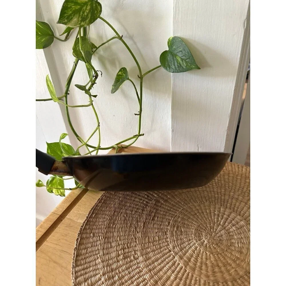 Black Kitchen cooking pan
